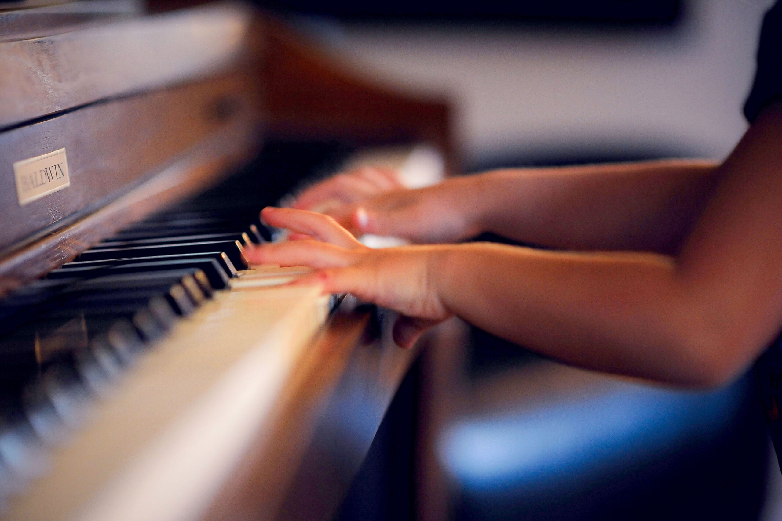 Piano-Lesson-Chicago playing the piano